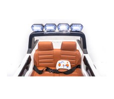 Электромобиль River Toys NEW Ford Ranger 4WD White вид на сидения