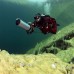 фото мужчины с подводным буксировщиком Bonex AquaProp в воде