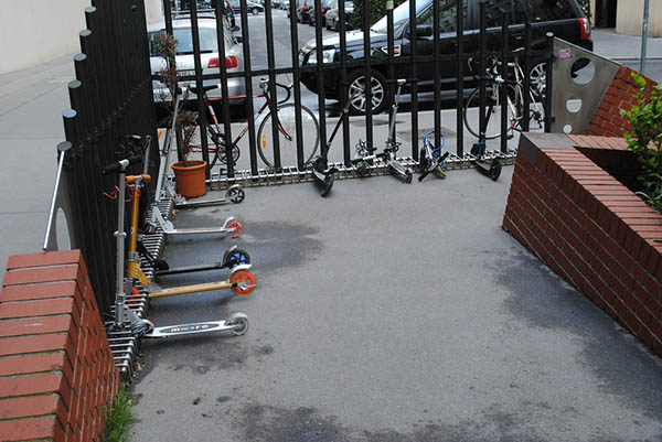 Парковка для гироскутера не нужна, в отличии от электросамоката или электровелосипеда